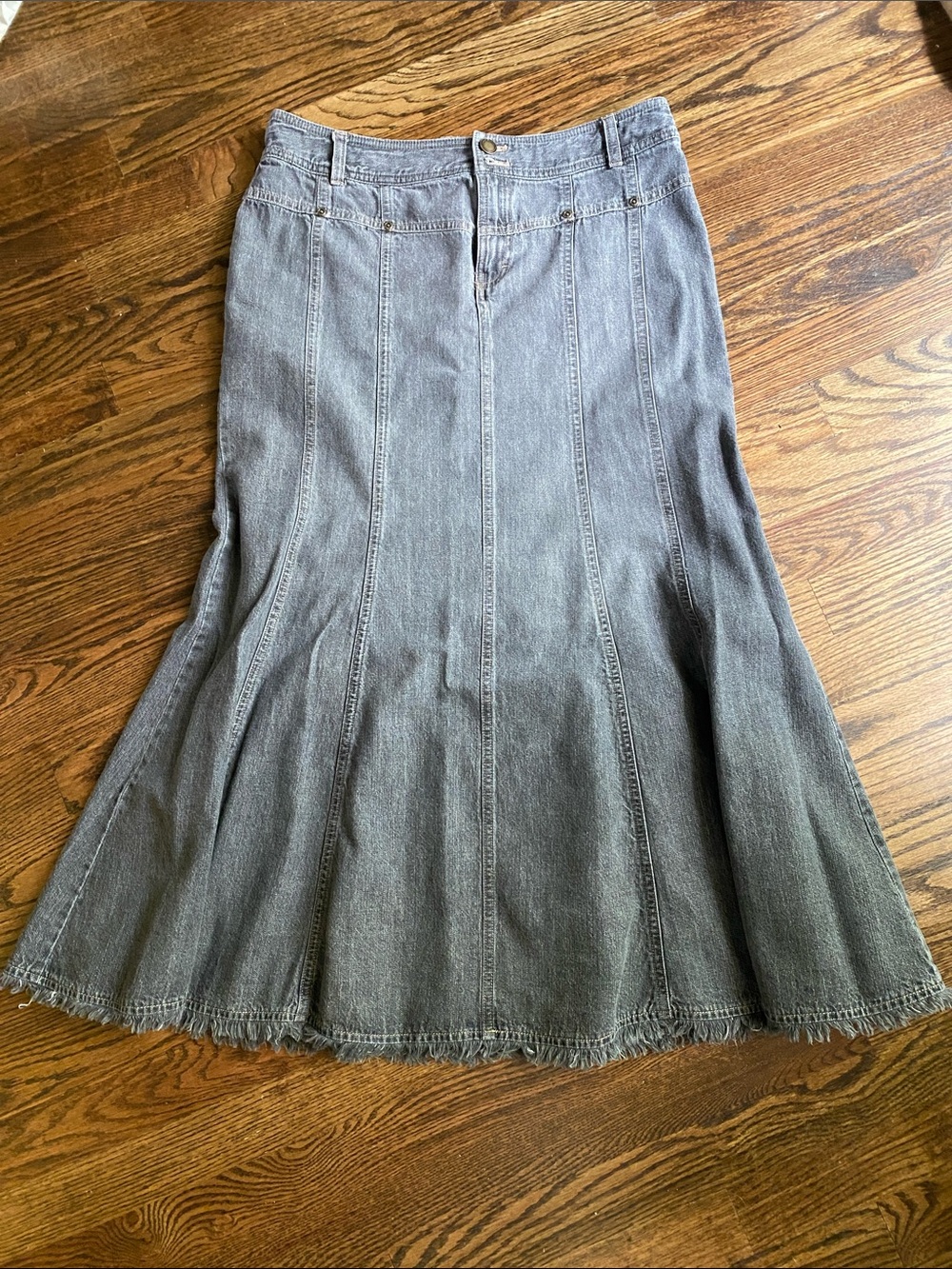Y2K Bandolino Gray Washed Denim A-Line flared and frayed Skirt